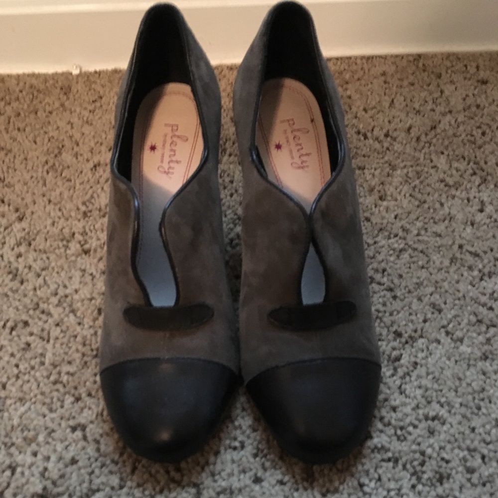 Size 7 Grey Plenty Heels
